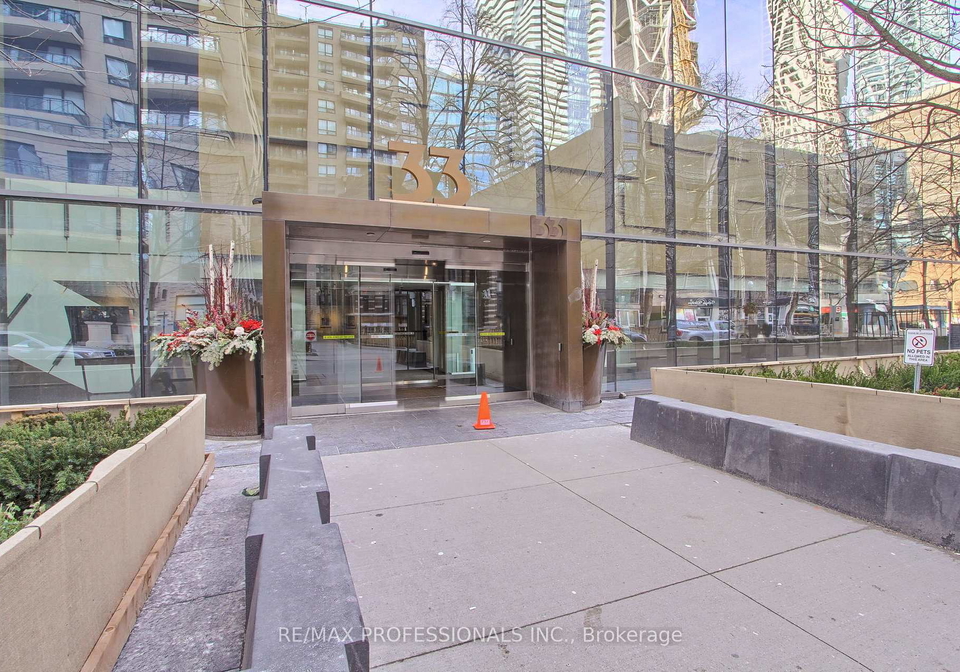 33-charles-street-e-toronto-toronto-ontario-c13703222