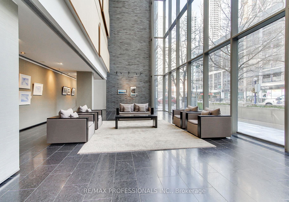 33-charles-street-e-toronto-toronto-ontario-c13703222