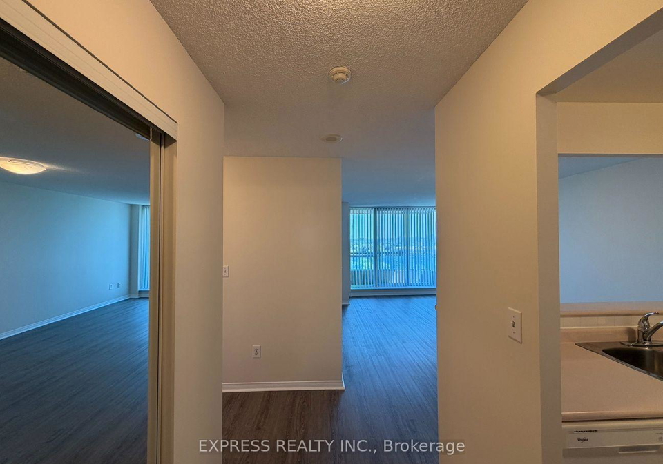 39-pemberton-avenue-toronto-north-york-ontario-c13703386