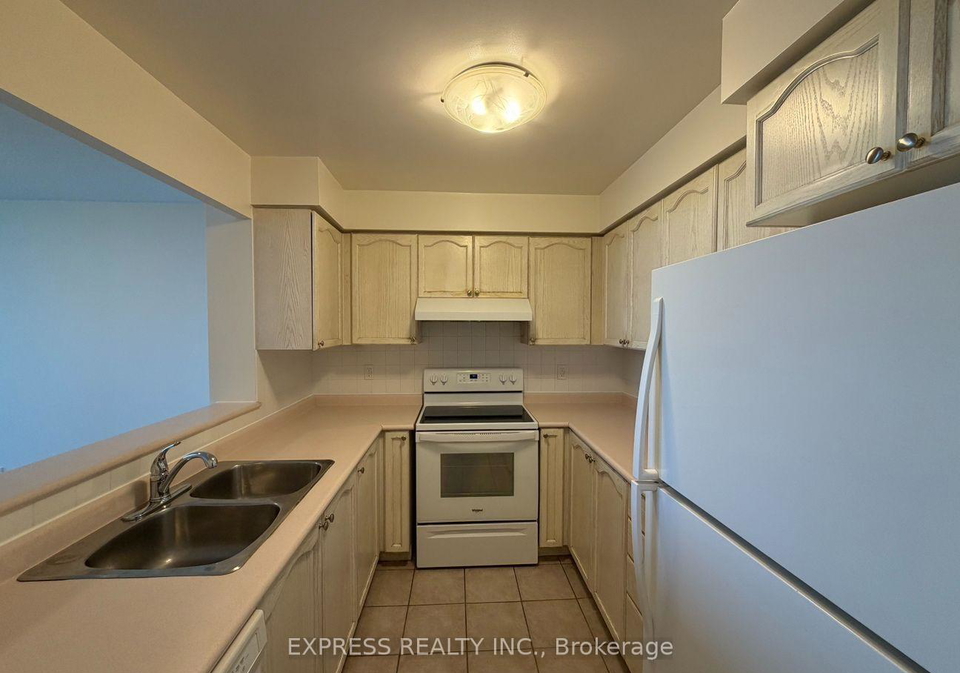 39-pemberton-avenue-toronto-north-york-ontario-c13703386