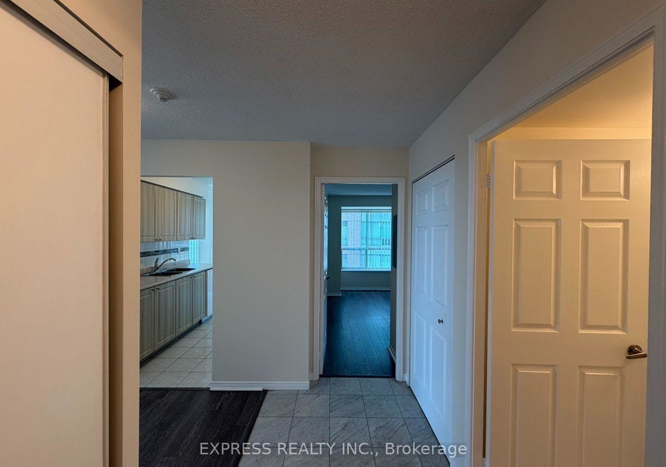 39-pemberton-avenue-toronto-north-york-ontario-c13703848