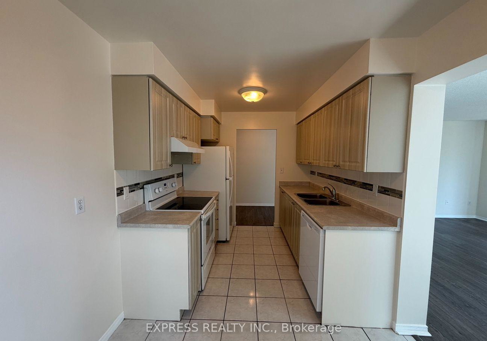 39-pemberton-avenue-toronto-north-york-ontario-c13703848