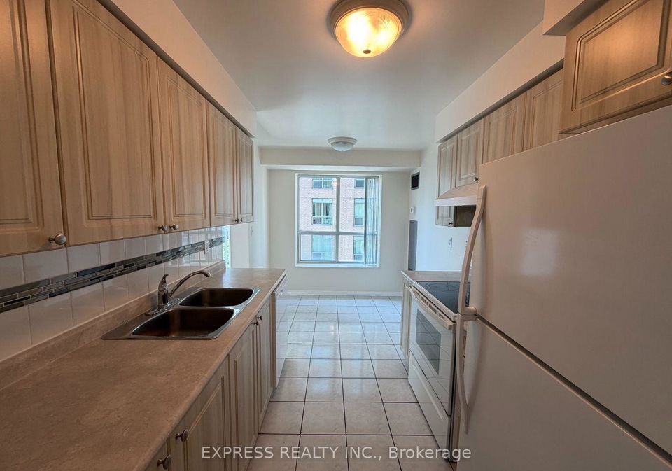 39-pemberton-avenue-toronto-north-york-ontario-c13703860