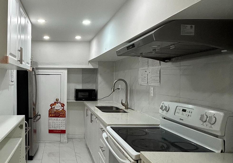 10-apache-trail-toronto-north-york-ontario-c13704416