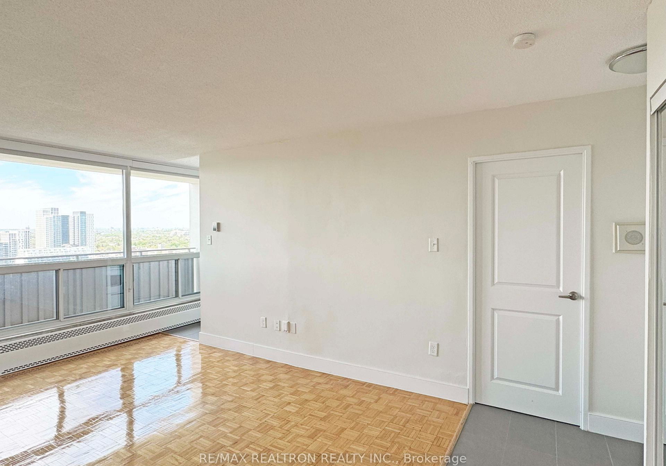 666-spadina-avenue-toronto-toronto-ontario-c13704468