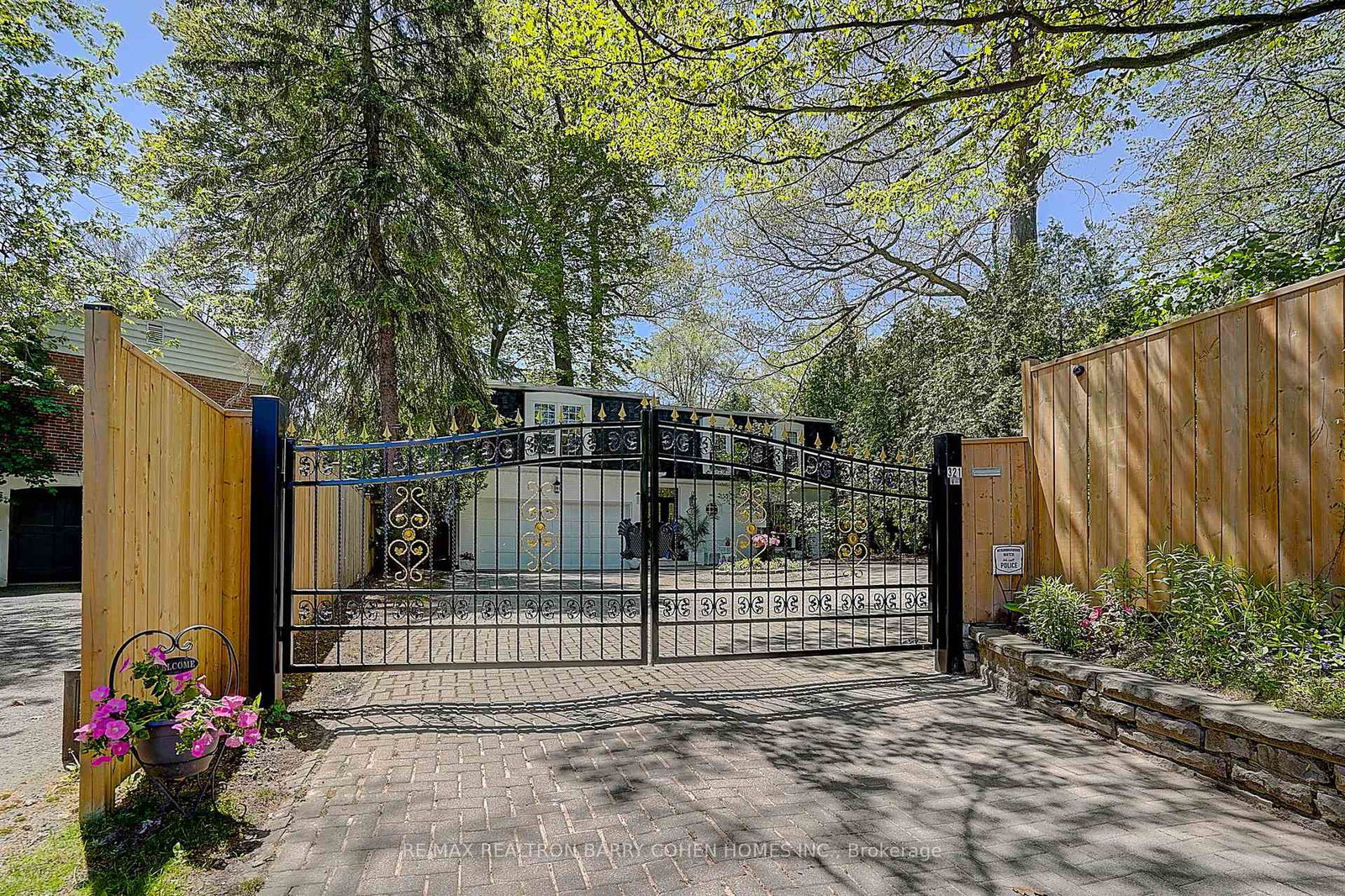 321-lawrence-avenue-e-toronto-north-york-ontario-c13704654