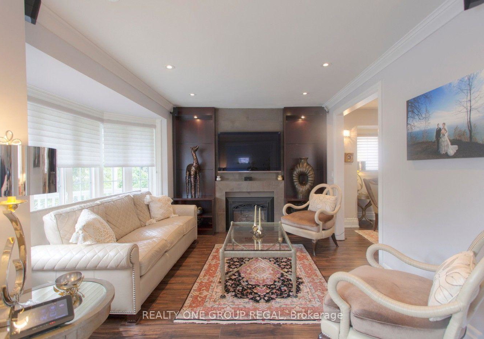 136-hollywood-avenue-n-toronto-north-york-ontario-c13704846