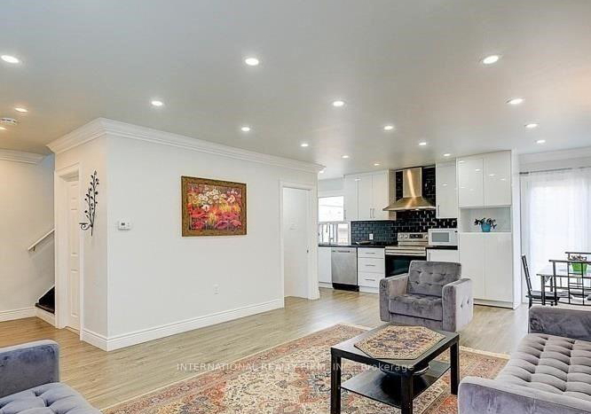 8-farrell-avenue-toronto-toronto-ontario-c13704908