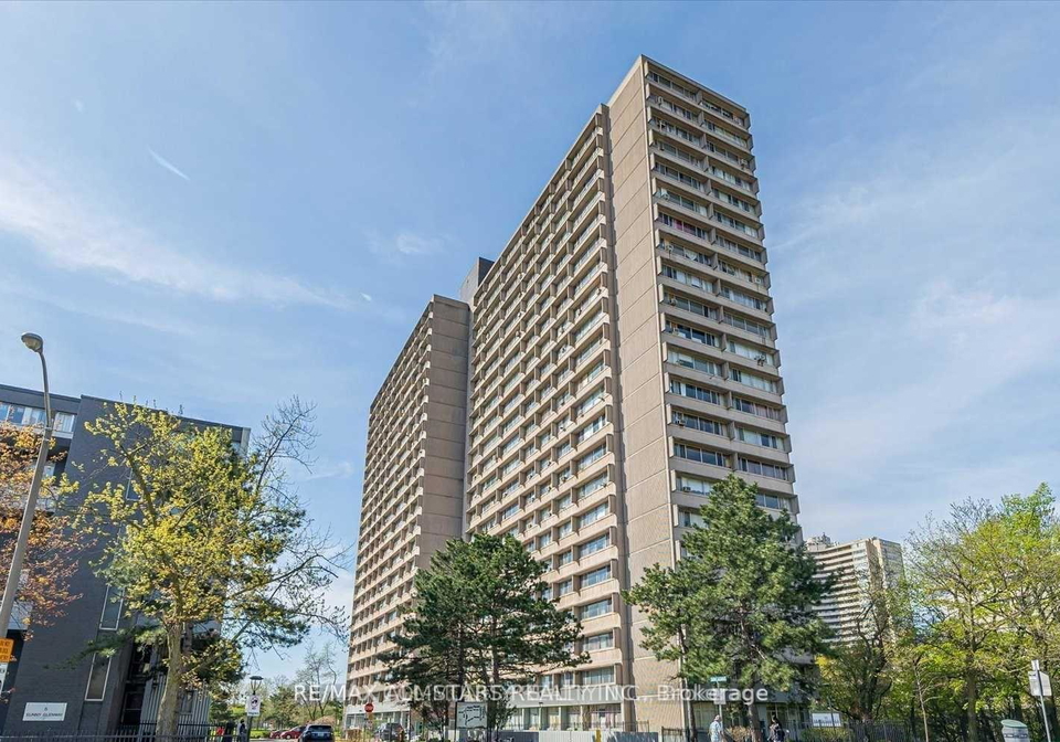 10-sunny-glenway-toronto-east-york-ontario-c13707922