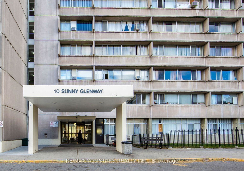 10-sunny-glenway-toronto-east-york-ontario-c13707922