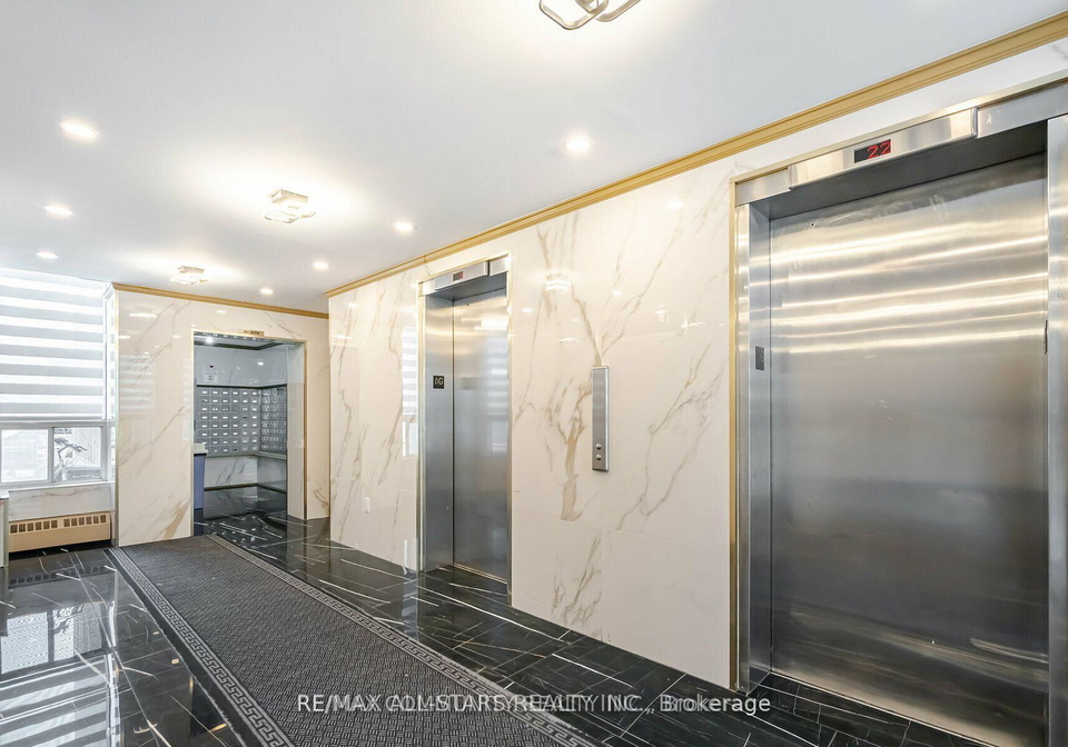 10-sunny-glenway-toronto-east-york-ontario-c13707922
