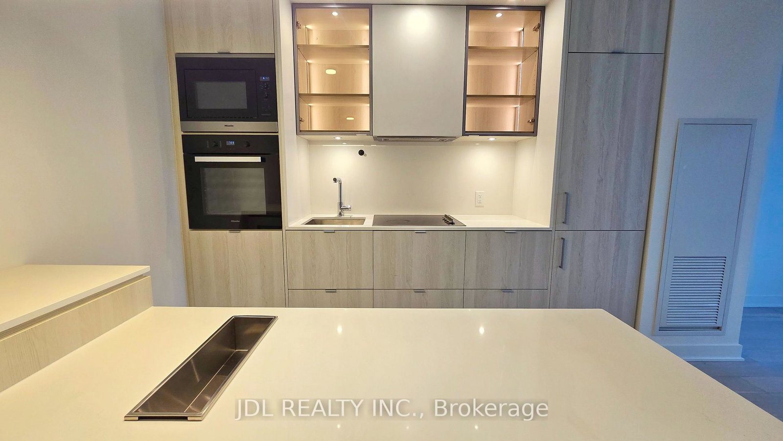 11-yorkville-avenue-toronto-toronto-ontario-c13709644