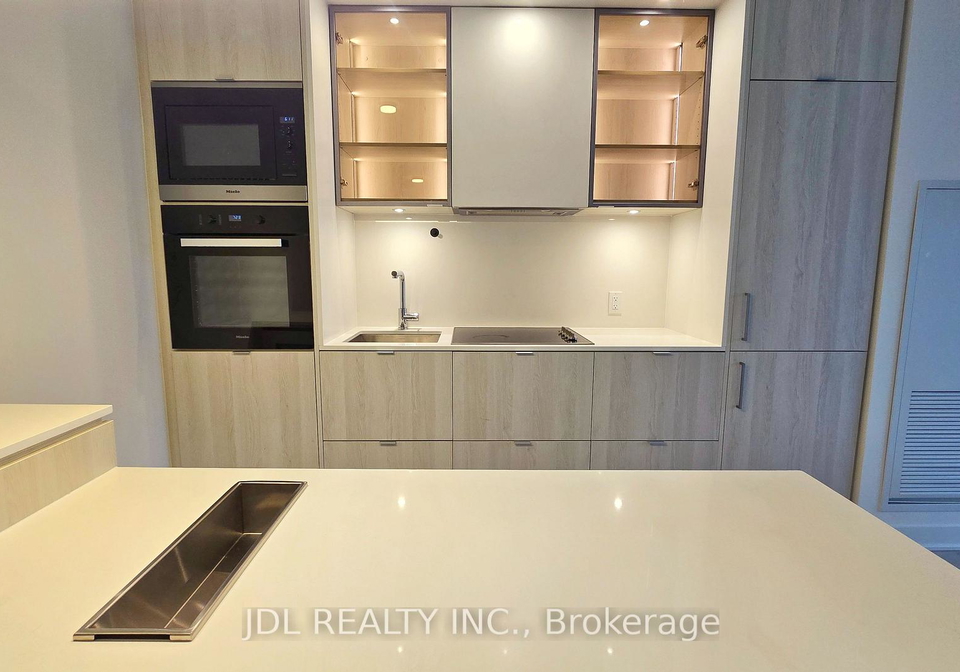 11-yorkville-avenue-toronto-toronto-ontario-c13709644