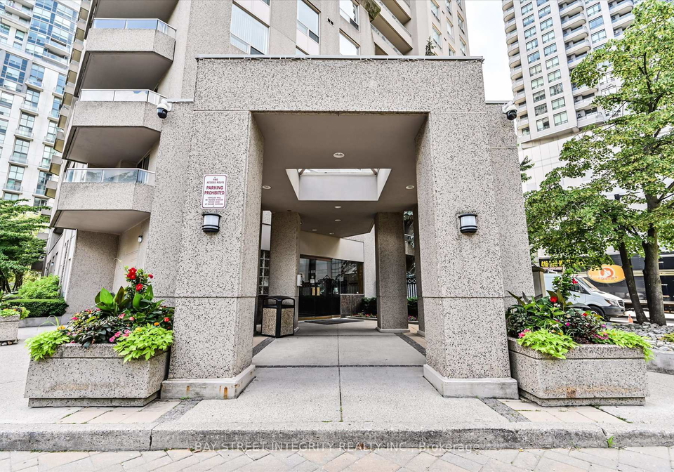 18-hillcrest-avenue-toronto-north-york-ontario-c13710114