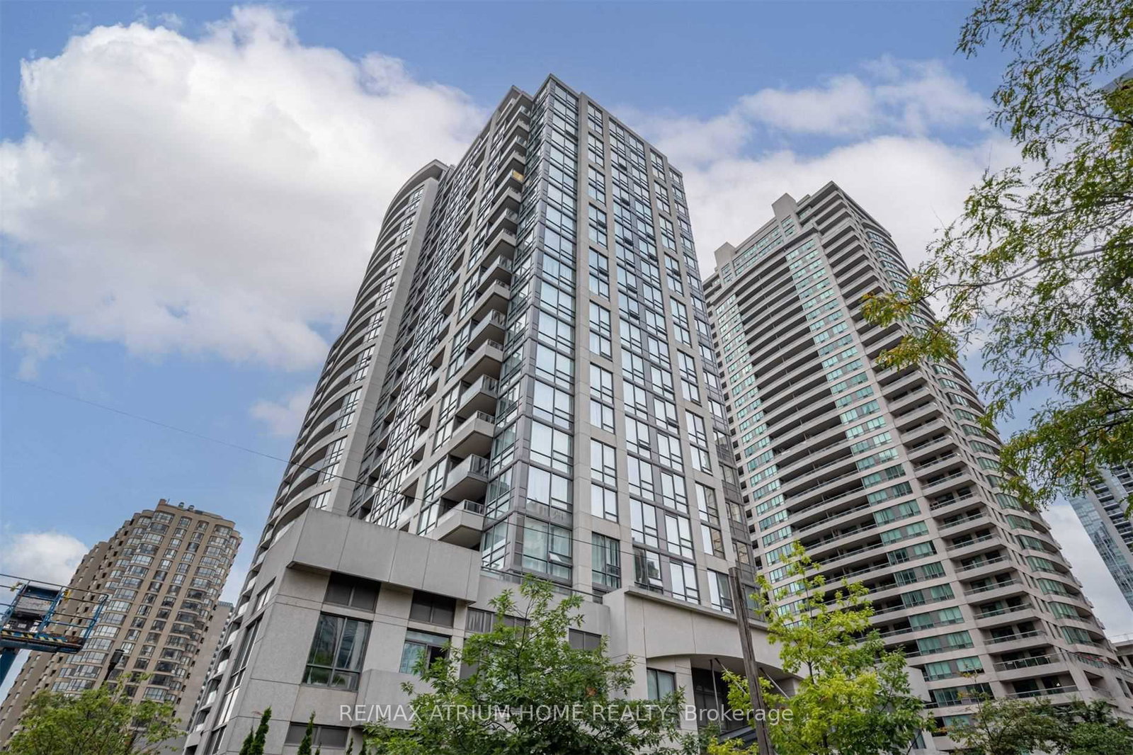 35-hollywood-avenue-toronto-north-york-ontario-c13710804