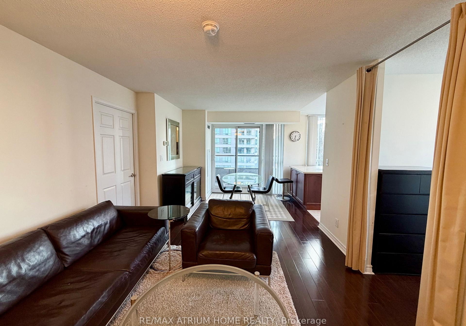 35-hollywood-avenue-toronto-north-york-ontario-c13710804