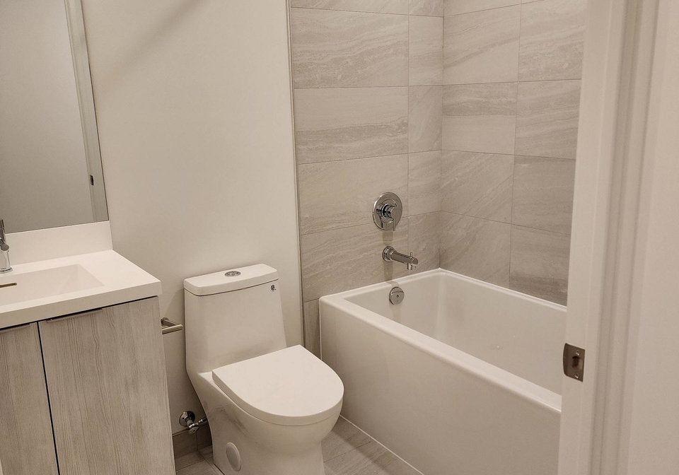 400-king-street-toronto-toronto-ontario-c13712558