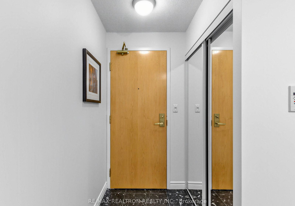 43-eglinton-avenue-e-toronto-toronto-ontario-c13713188