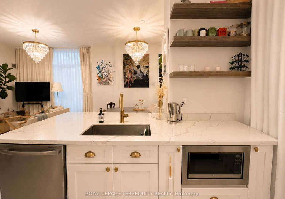 60-st-clair-avenue-w-toronto-toronto-ontario-c13713534