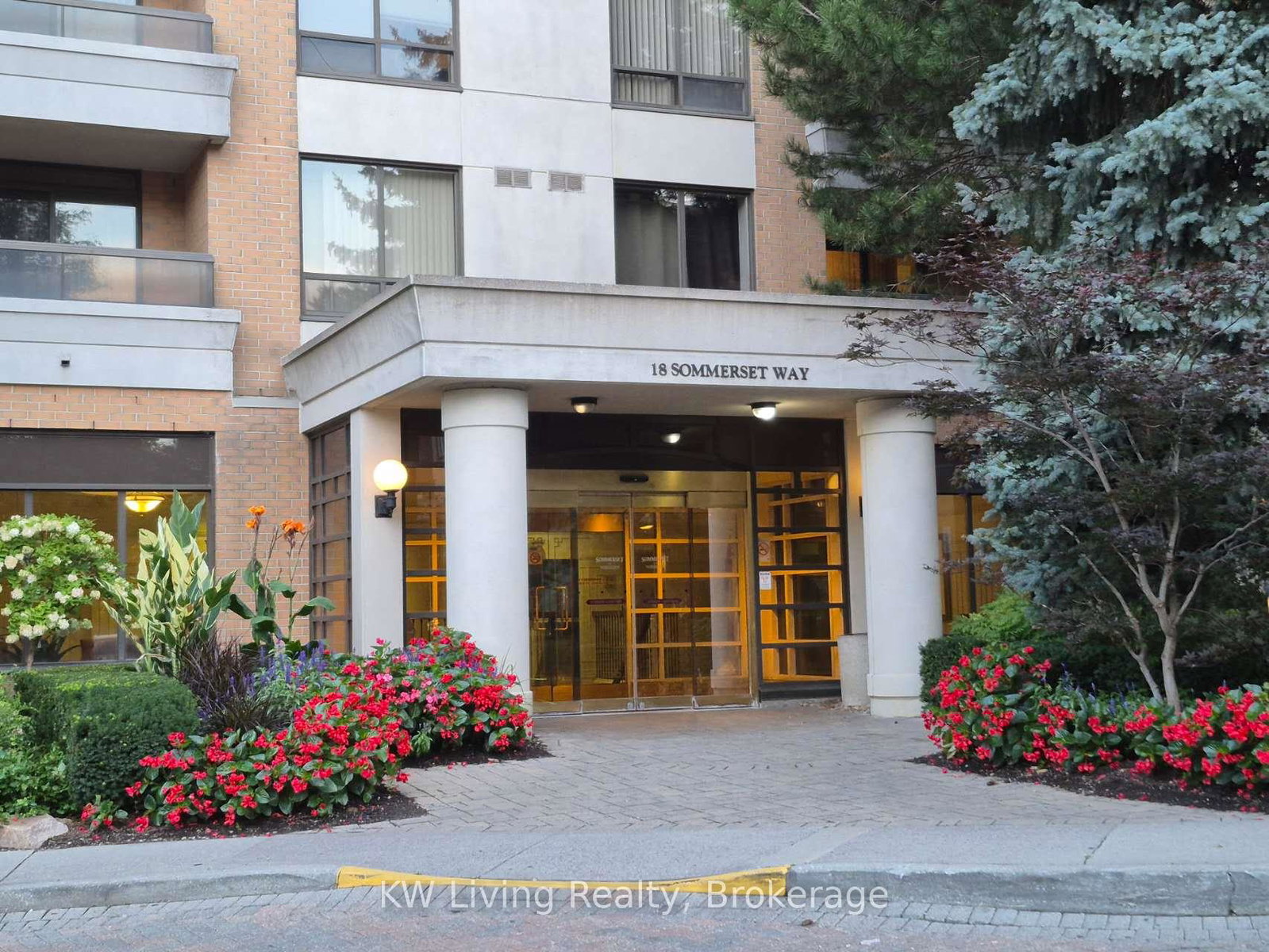 18-sommerset-way-toronto-north-york-ontario-c13713542