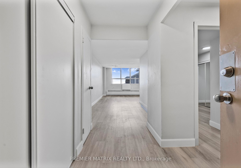 65-thorncliffe-park-drive-toronto-east-york-ontario-c13714280