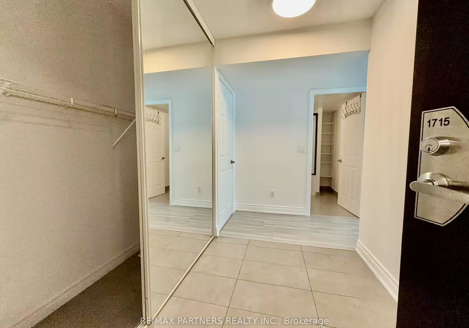 19-grand-trunk-crescent-toronto-toronto-ontario-c13715154