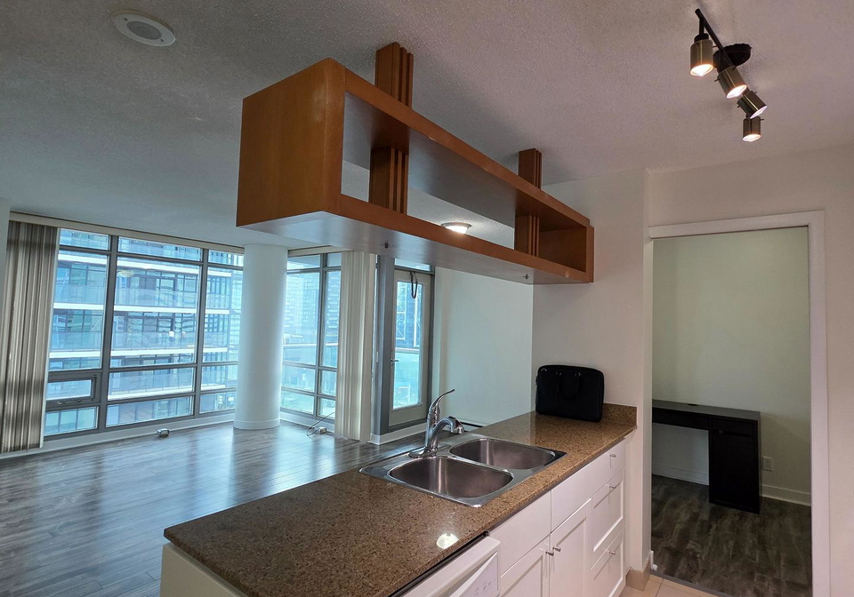 81-navy-wharf-court-toronto-toronto-ontario-c13715788