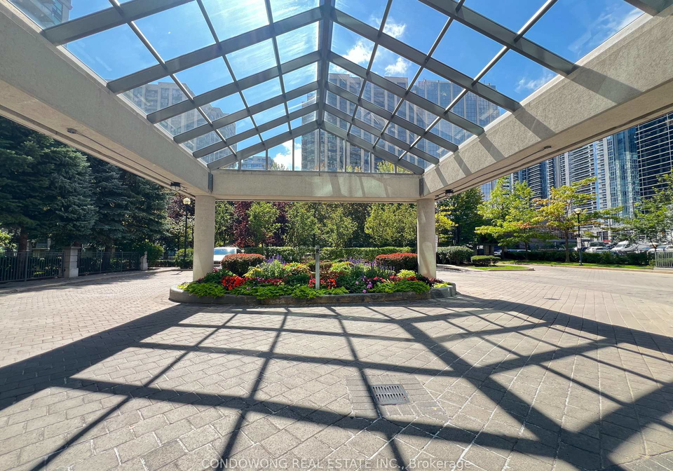 21-hillcrest-avenue-toronto-north-york-ontario-c13715796