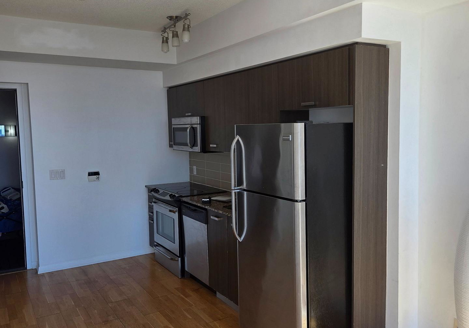 832-bay-street-toronto-toronto-ontario-c13715814