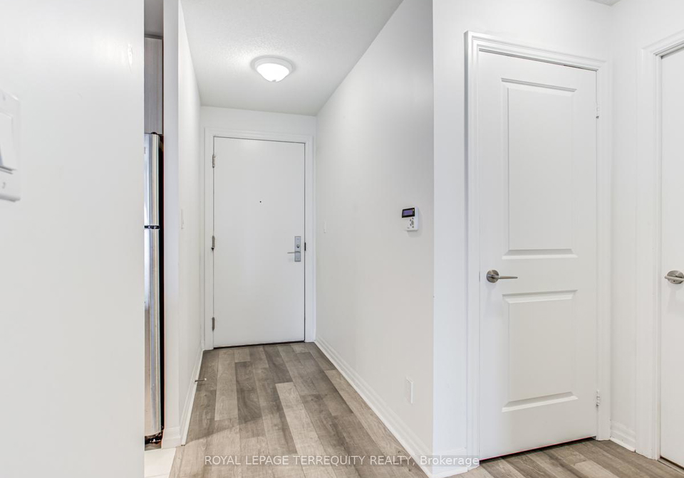2015-sheppard-avenue-e-toronto-north-york-ontario-c13719528