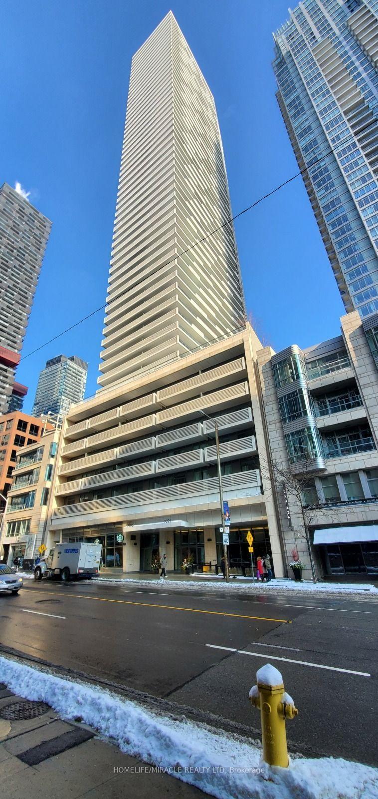 2221-yonge-street-toronto-toronto-ontario-c13720222