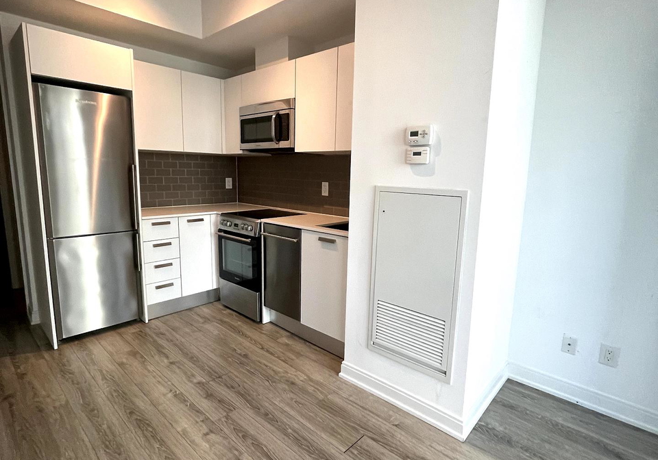 42-charles-street-e-toronto-toronto-ontario-c13720378
