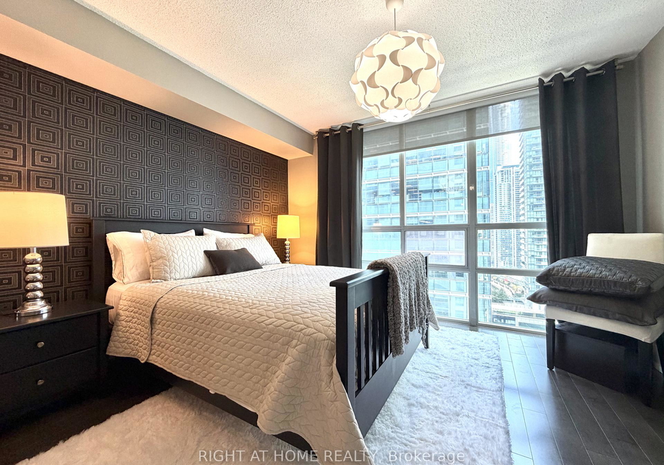 30-grand-trunk-crescent-toronto-toronto-ontario-c13720702