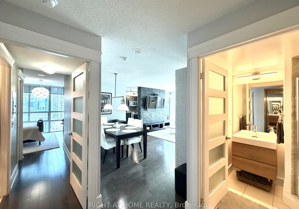 30-grand-trunk-crescent-toronto-toronto-ontario-c13720702
