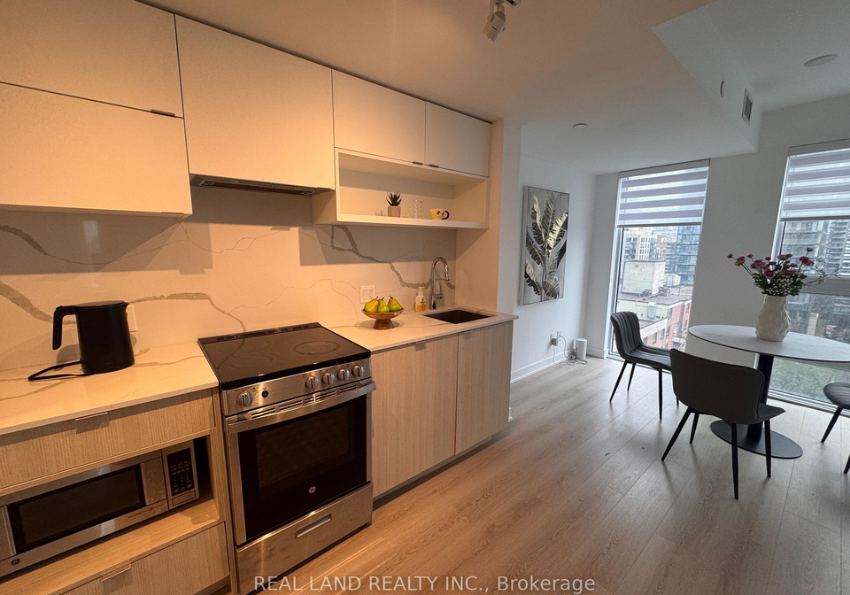 100-queen-street-e-toronto-toronto-ontario-c13720822