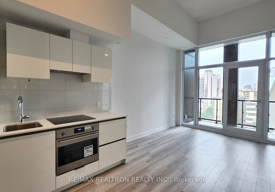 238-simcoe-street-toronto-toronto-ontario-c13721224
