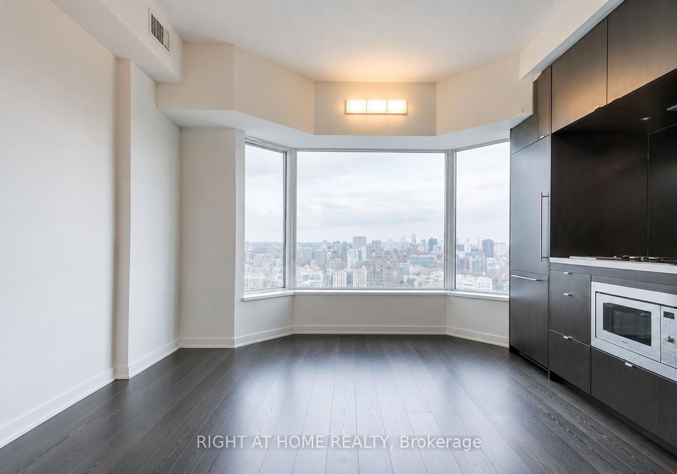 155-yorkville-avenue-toronto-toronto-ontario-c13721368