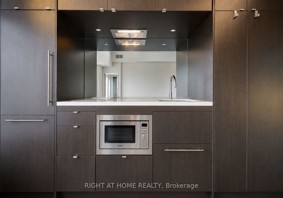 155-yorkville-avenue-toronto-toronto-ontario-c13721368