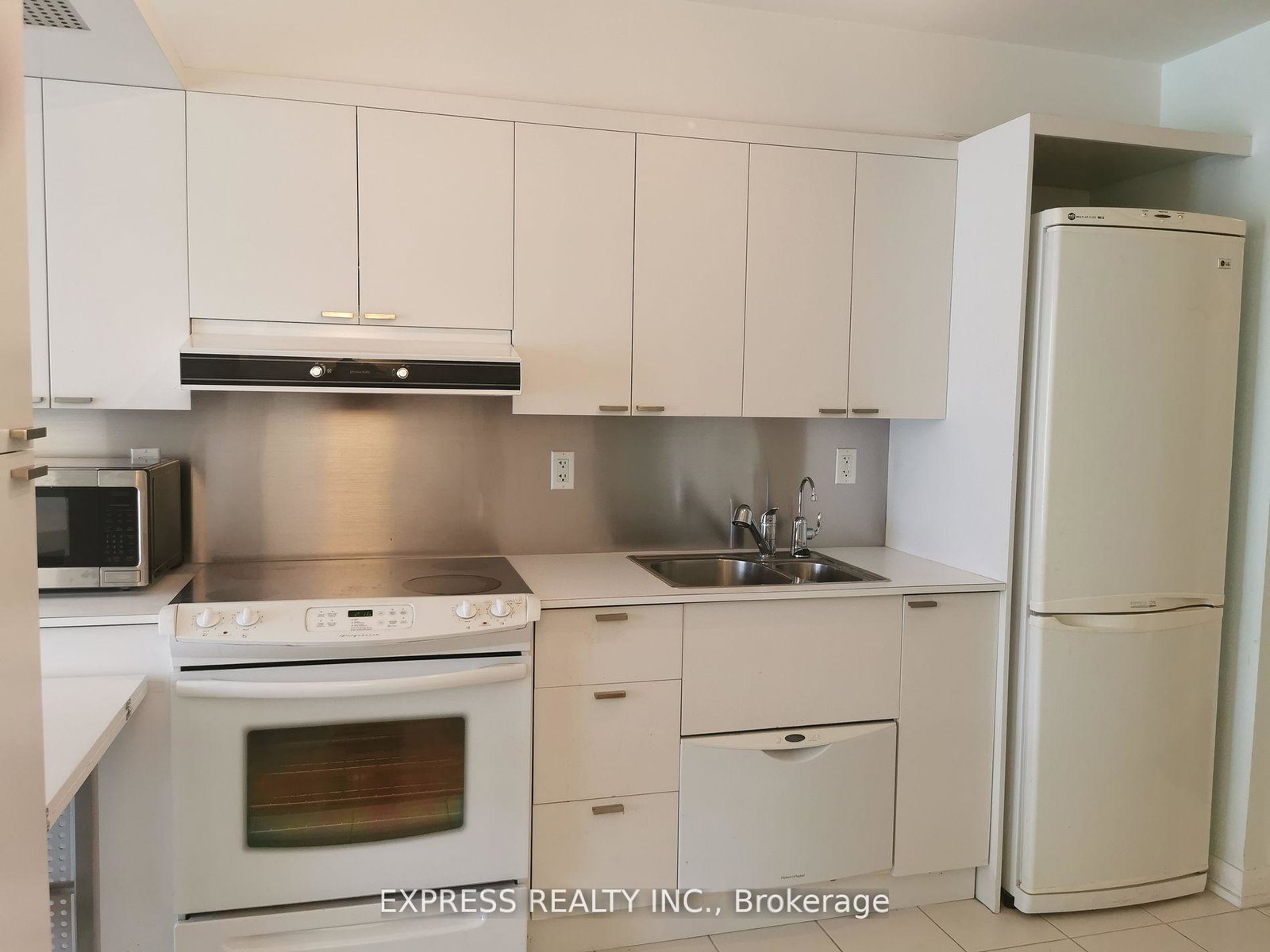 111-elizabeth-street-toronto-toronto-ontario-c13723324