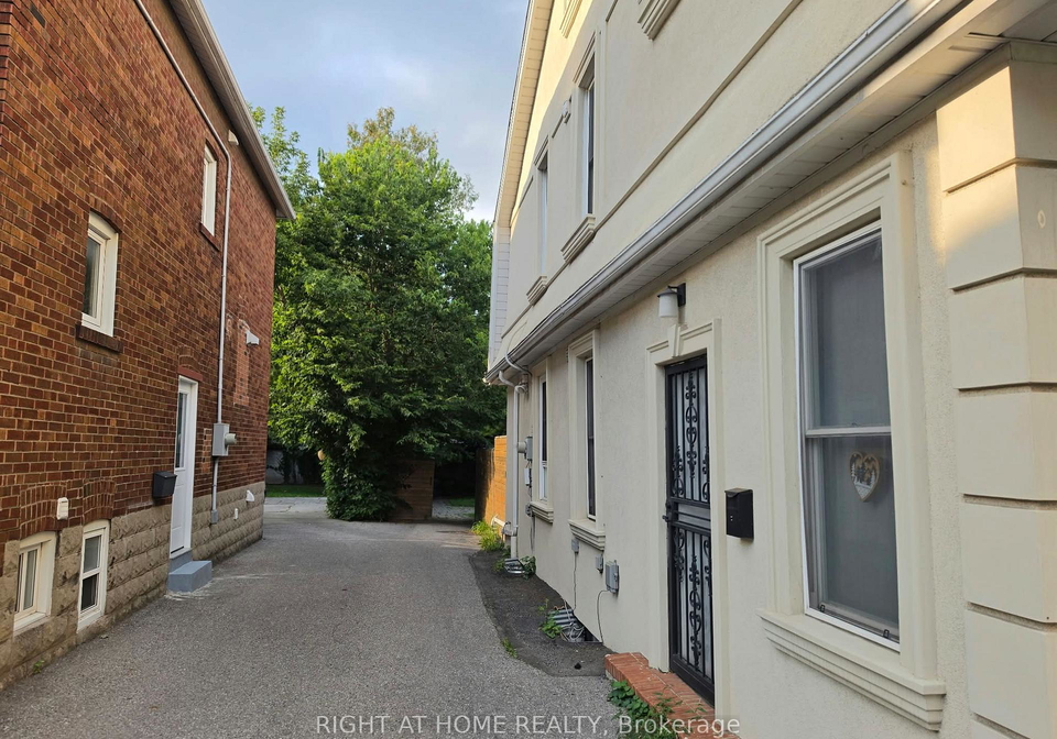 154-davisville-avenue-toronto-toronto-ontario-c13723454