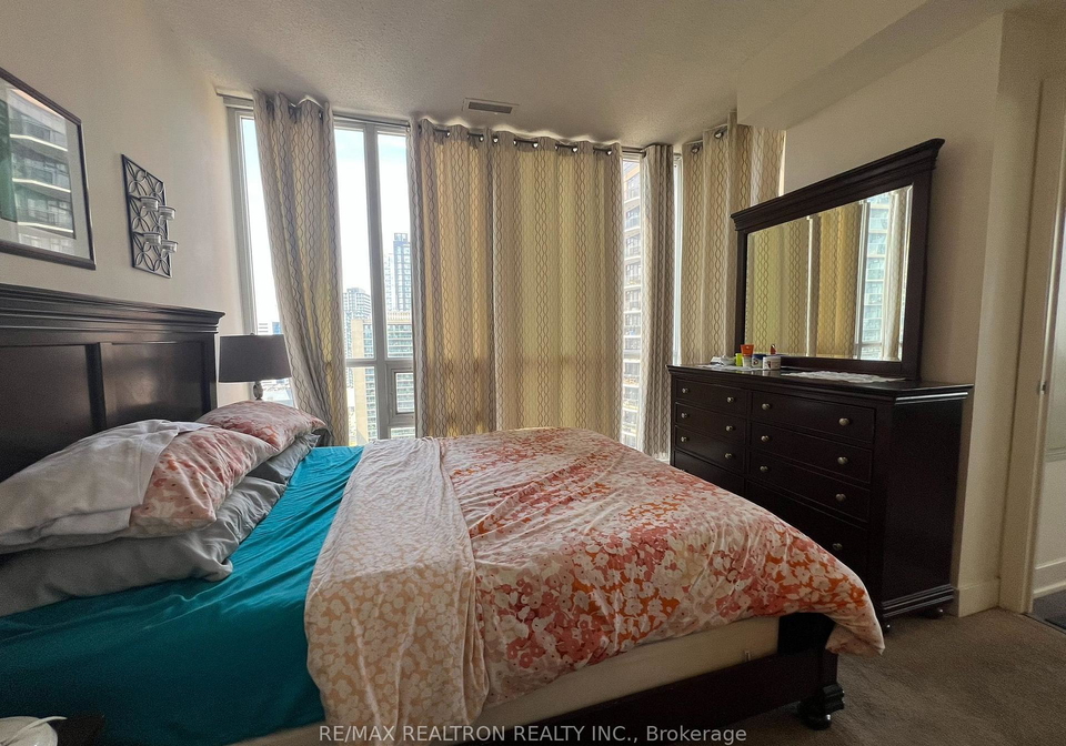 23-sheppard-avenue-e-toronto-north-york-ontario-c13723914