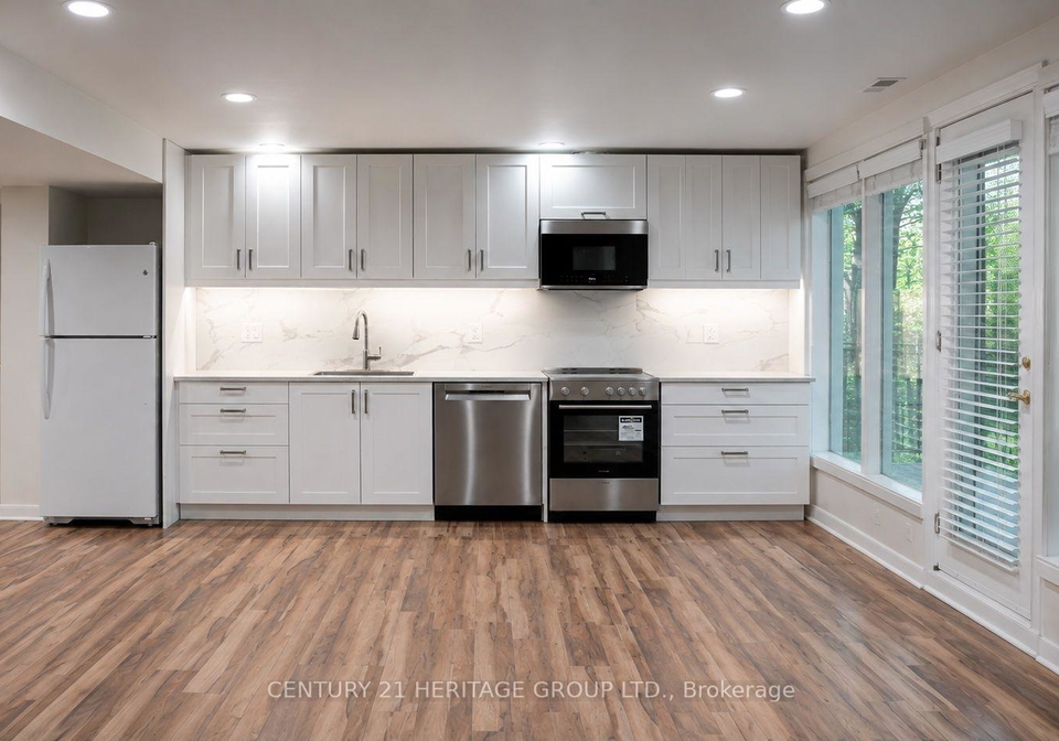 17-hi-mount-drive-toronto-north-york-ontario-c13724386
