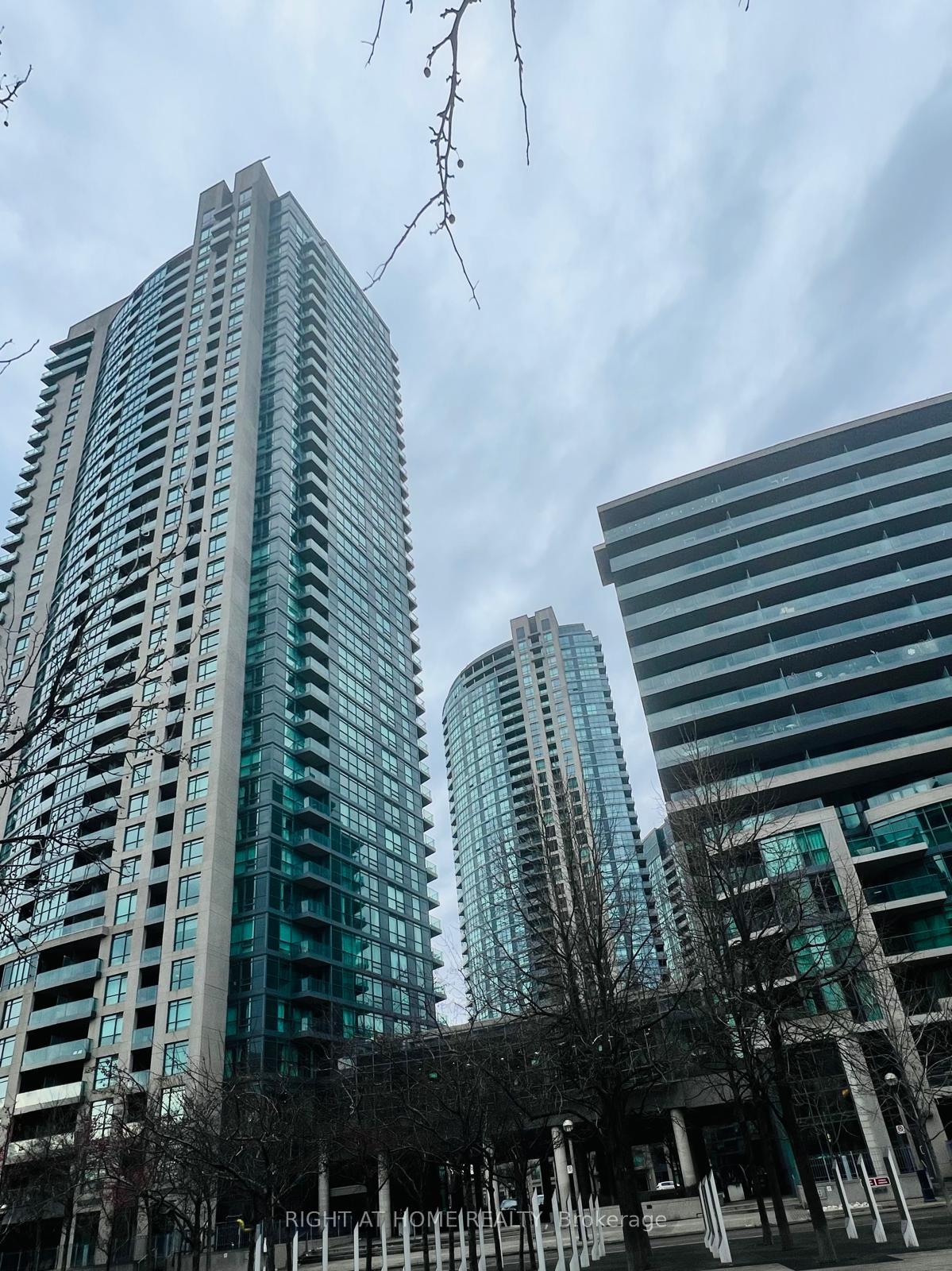 209-fort-york-boulevard-toronto-toronto-ontario-c13724588