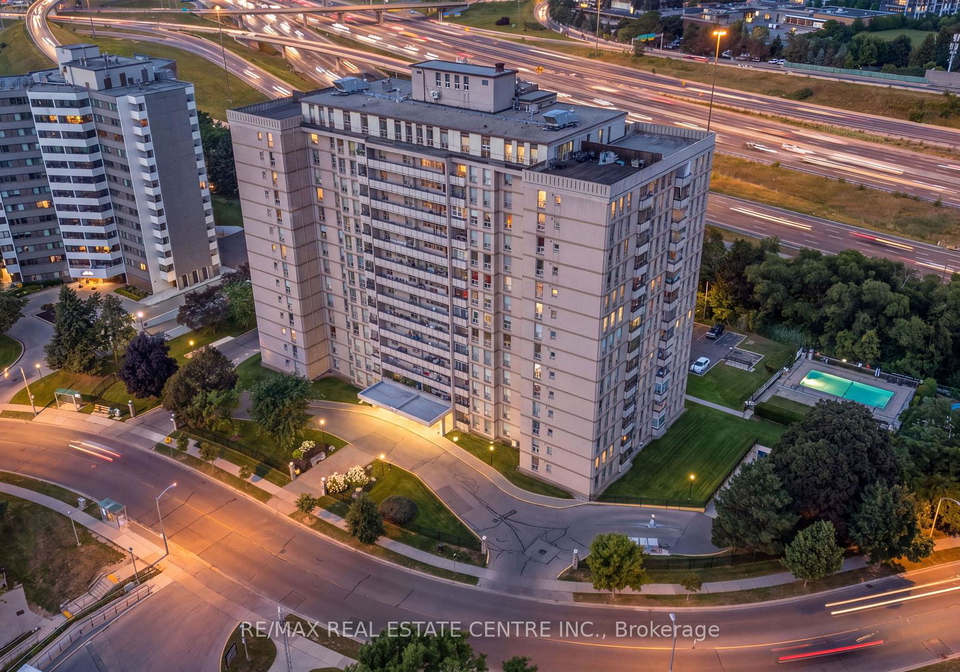 130-neptune-drive-toronto-toronto-ontario-c13725492