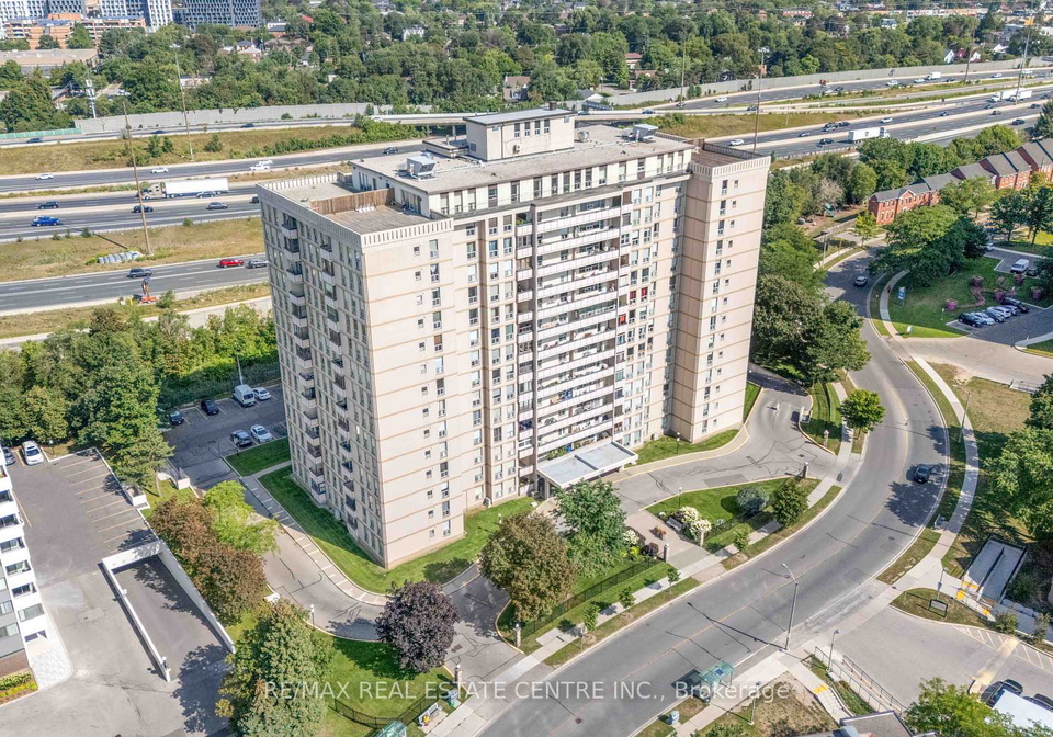 130-neptune-drive-toronto-toronto-ontario-c13725492