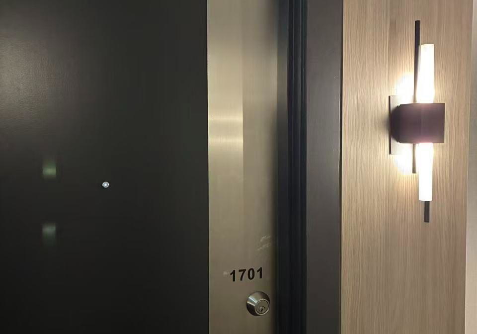 30-canterbury-place-toronto-toronto-ontario-c13725700