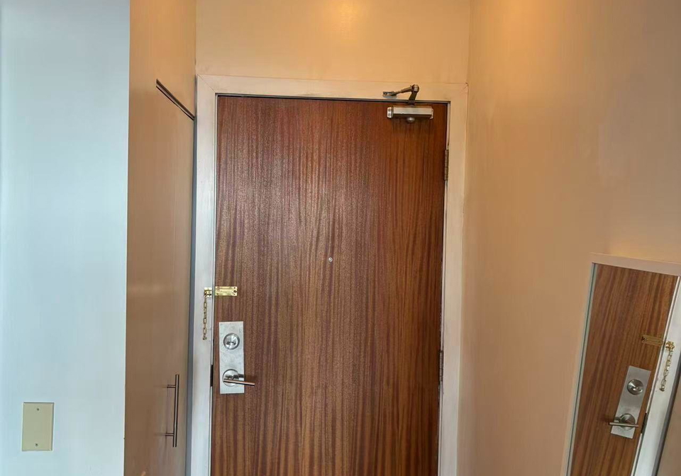 30-canterbury-place-toronto-toronto-ontario-c13725700