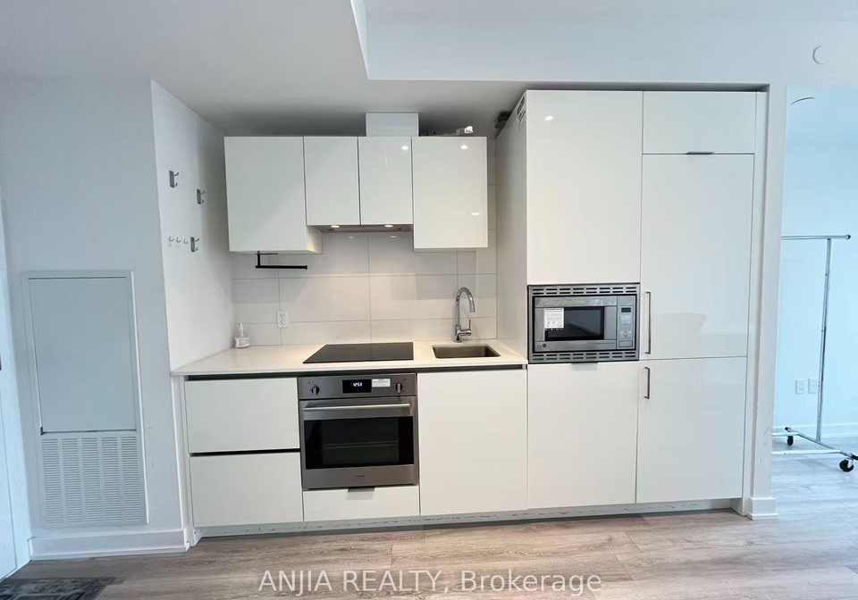 238-simcoe-street-toronto-toronto-ontario-c13725740