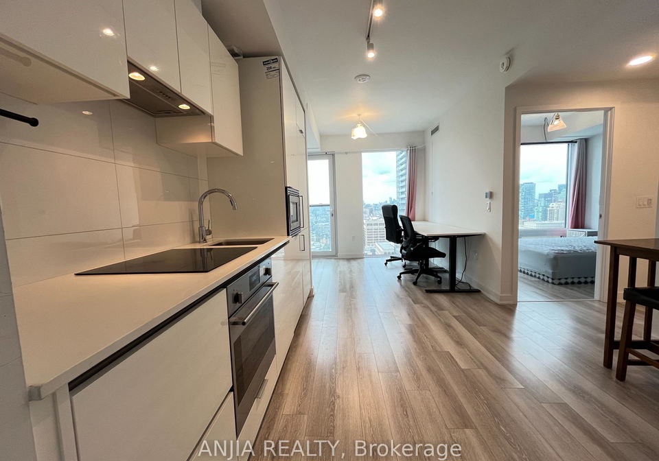 238-simcoe-street-toronto-toronto-ontario-c13725740