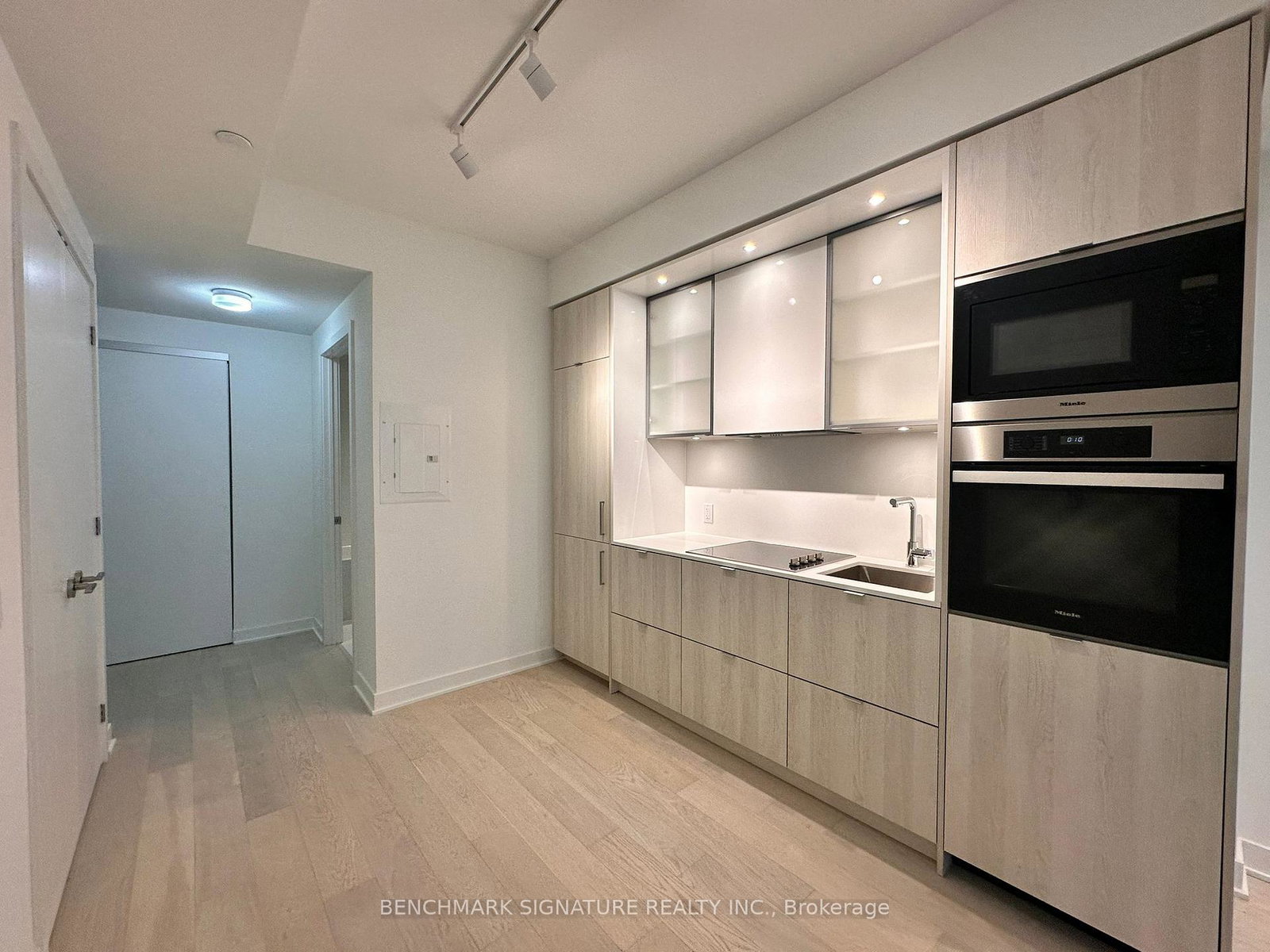11-yorkville-avenue-toronto-toronto-ontario-c13726362
